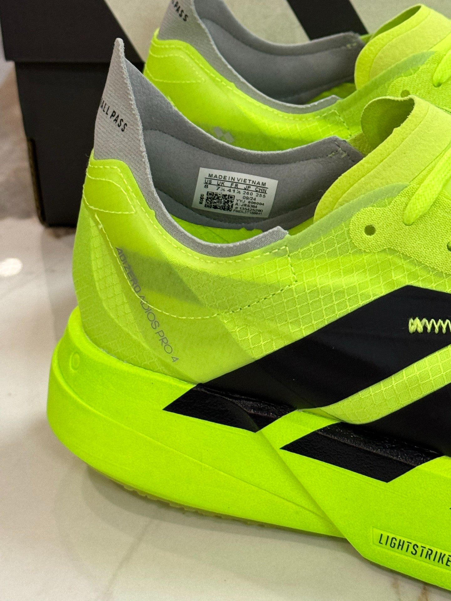 标准品牌版: adidas Adizero Adios Pro 4 Running Shoes - Solar Yellow / Core Black