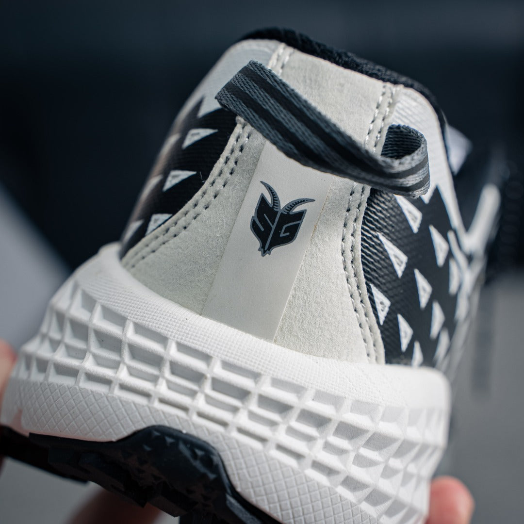 HOKA  ONE ONE SPEEDGOAT 2