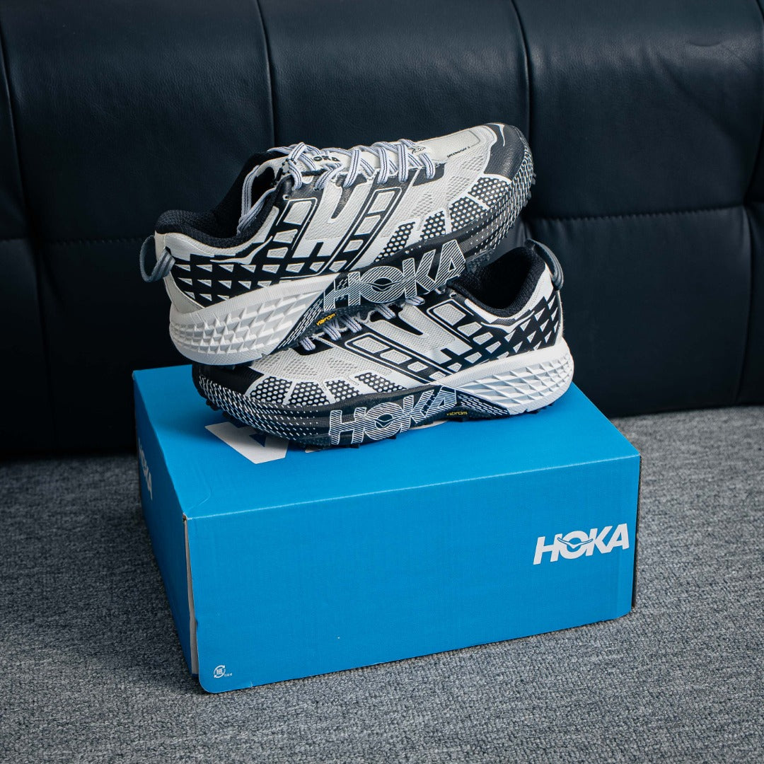 HOKA  ONE ONE SPEEDGOAT 2