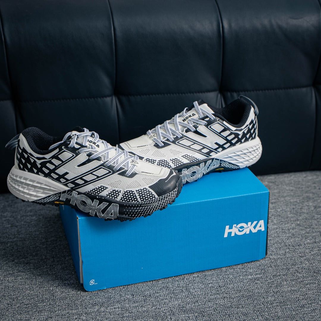 HOKA  ONE ONE SPEEDGOAT 2