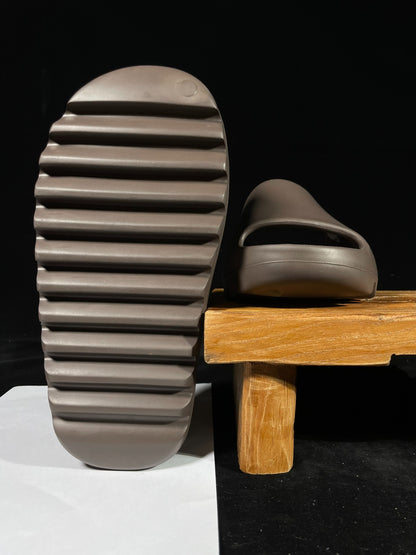adidas YEEZY Slide "Soot"