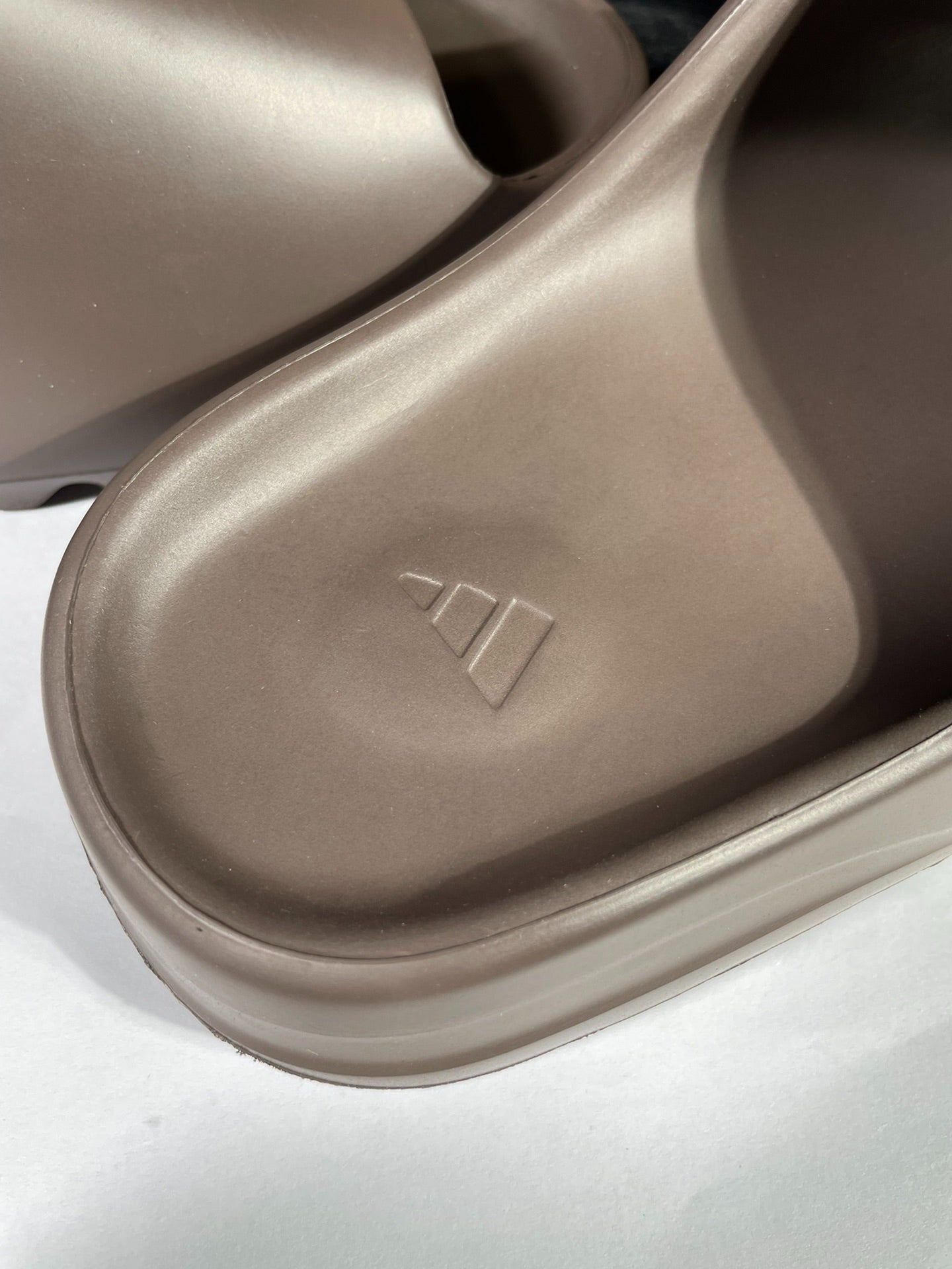 adidas YEEZY Slide "Soot"