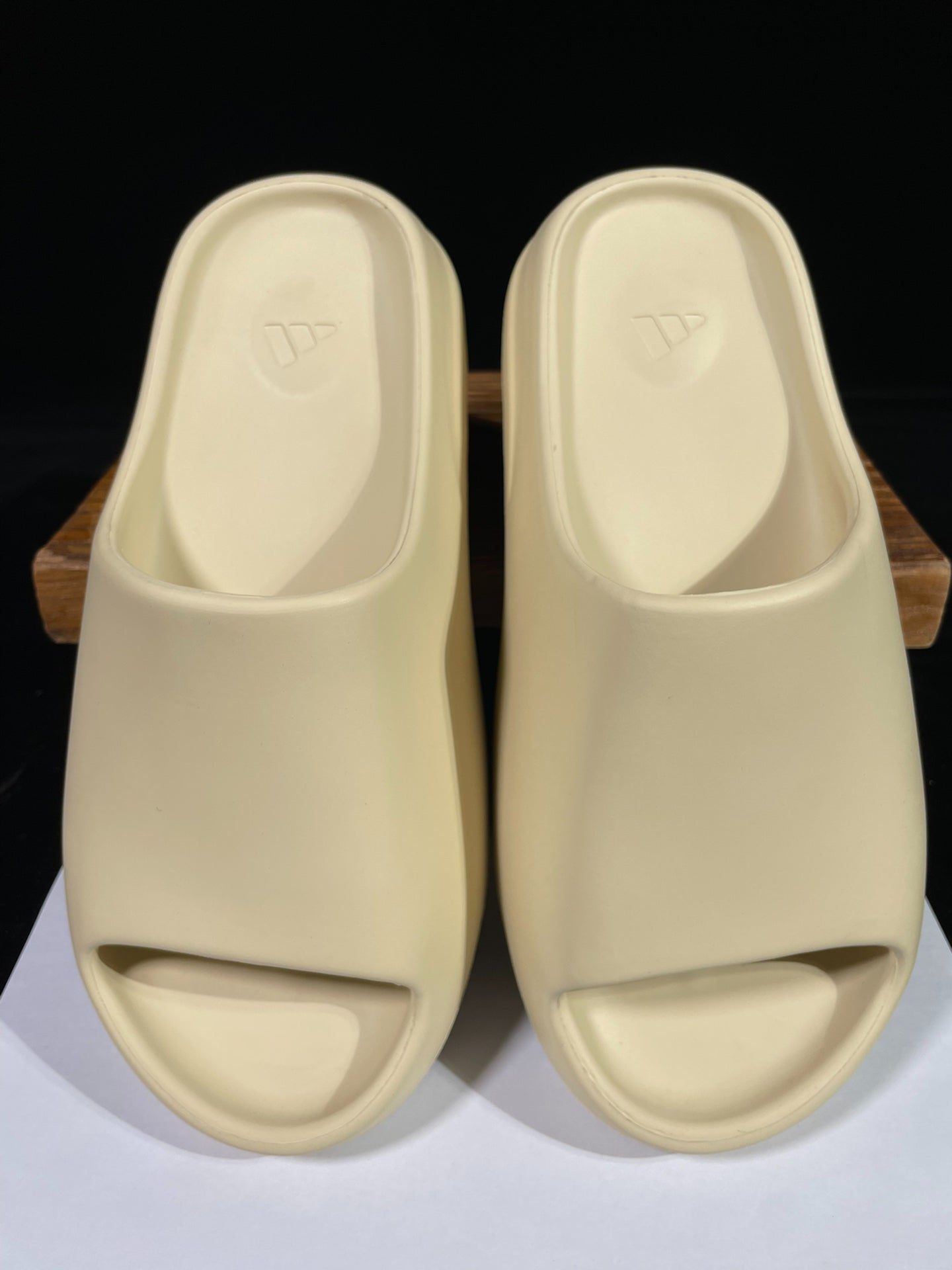 adidas YEEZY Slide "Bone"
