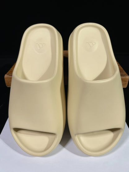 adidas YEEZY Slide "Bone"