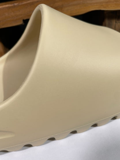 adidas YEEZY Slide "Bone"