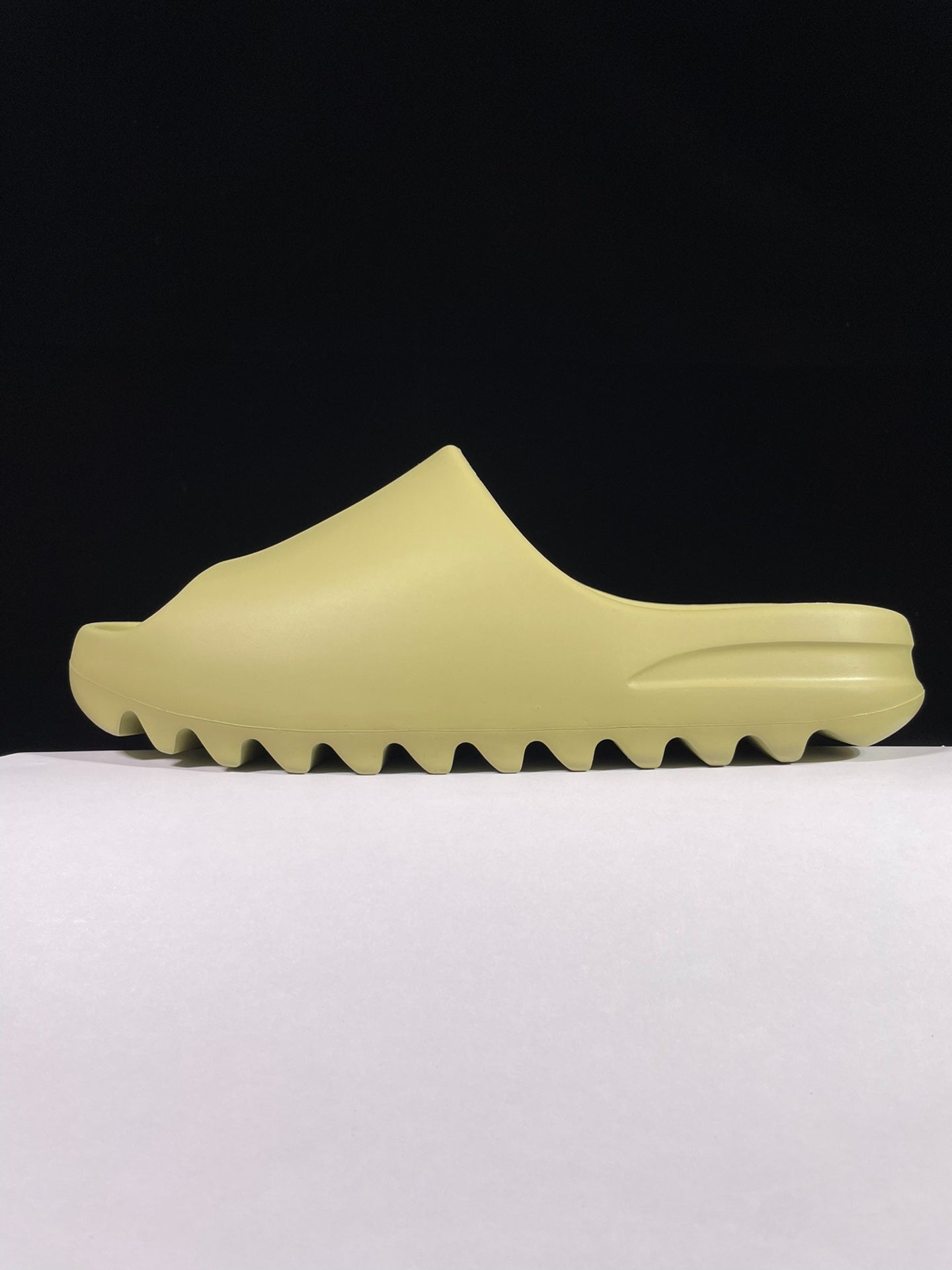 adidas YEEZY Slide "Resin"