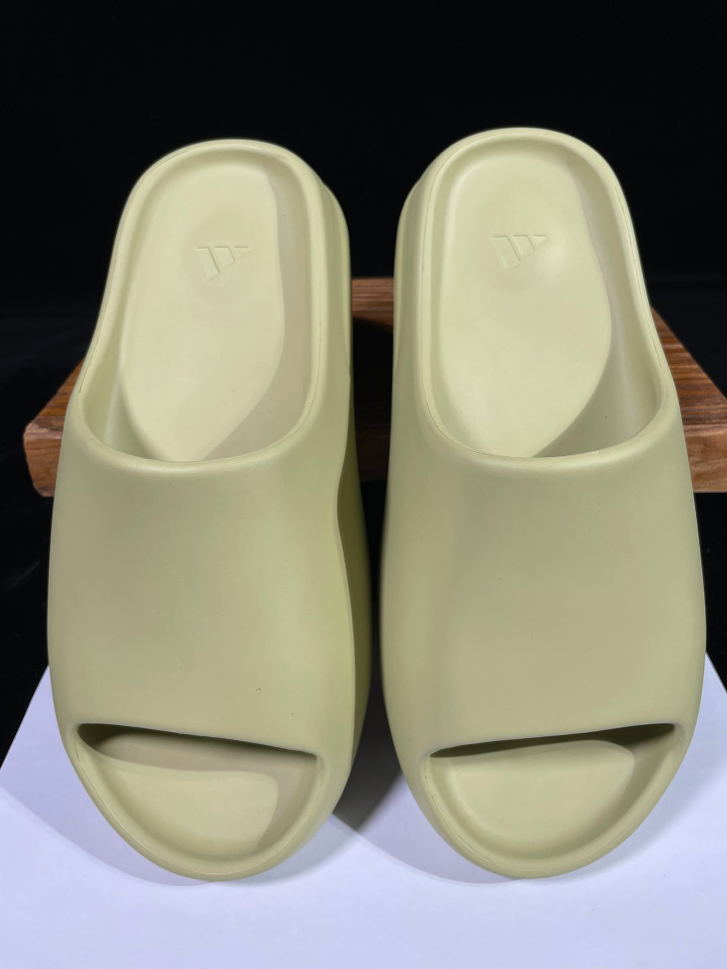 adidas YEEZY Slide "Resin"