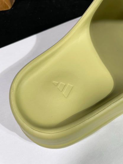 adidas YEEZY Slide "Resin"
