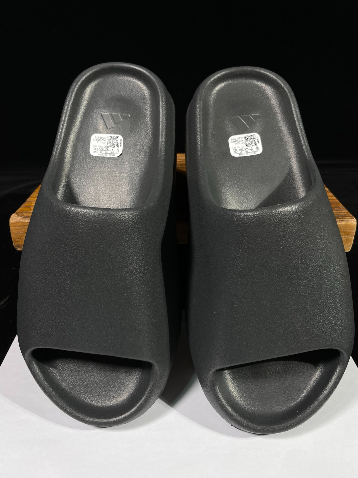 adidas YEEZY Slide "Onyx" Men's Casual Foam Sandal Slides