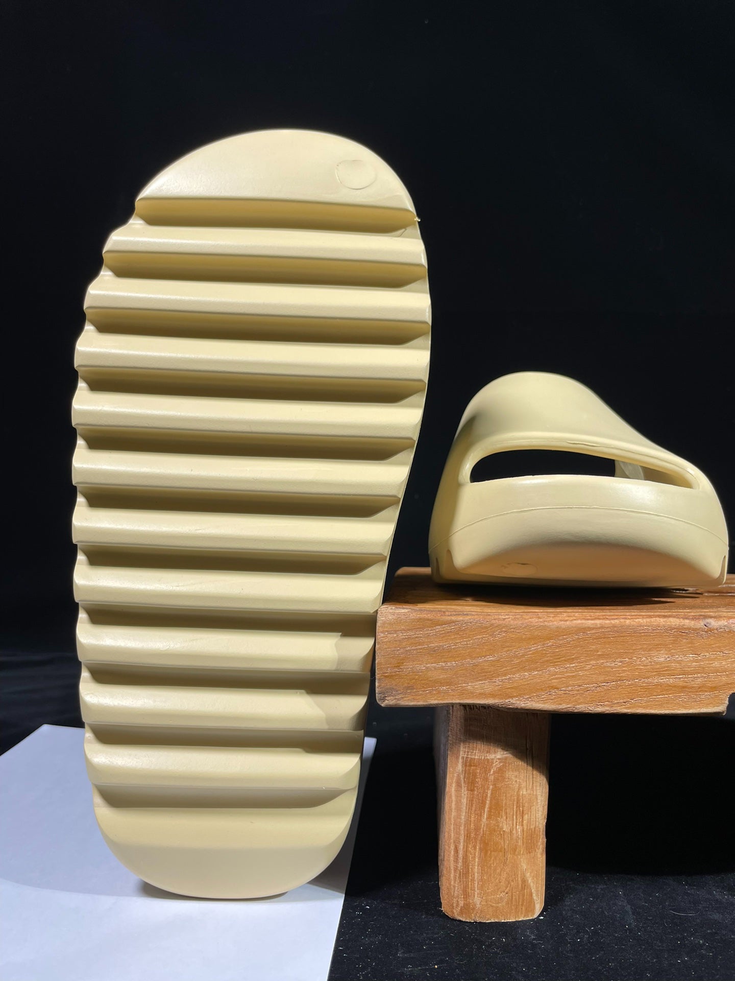adidas Yeezy Slides 'Desert Sand'
