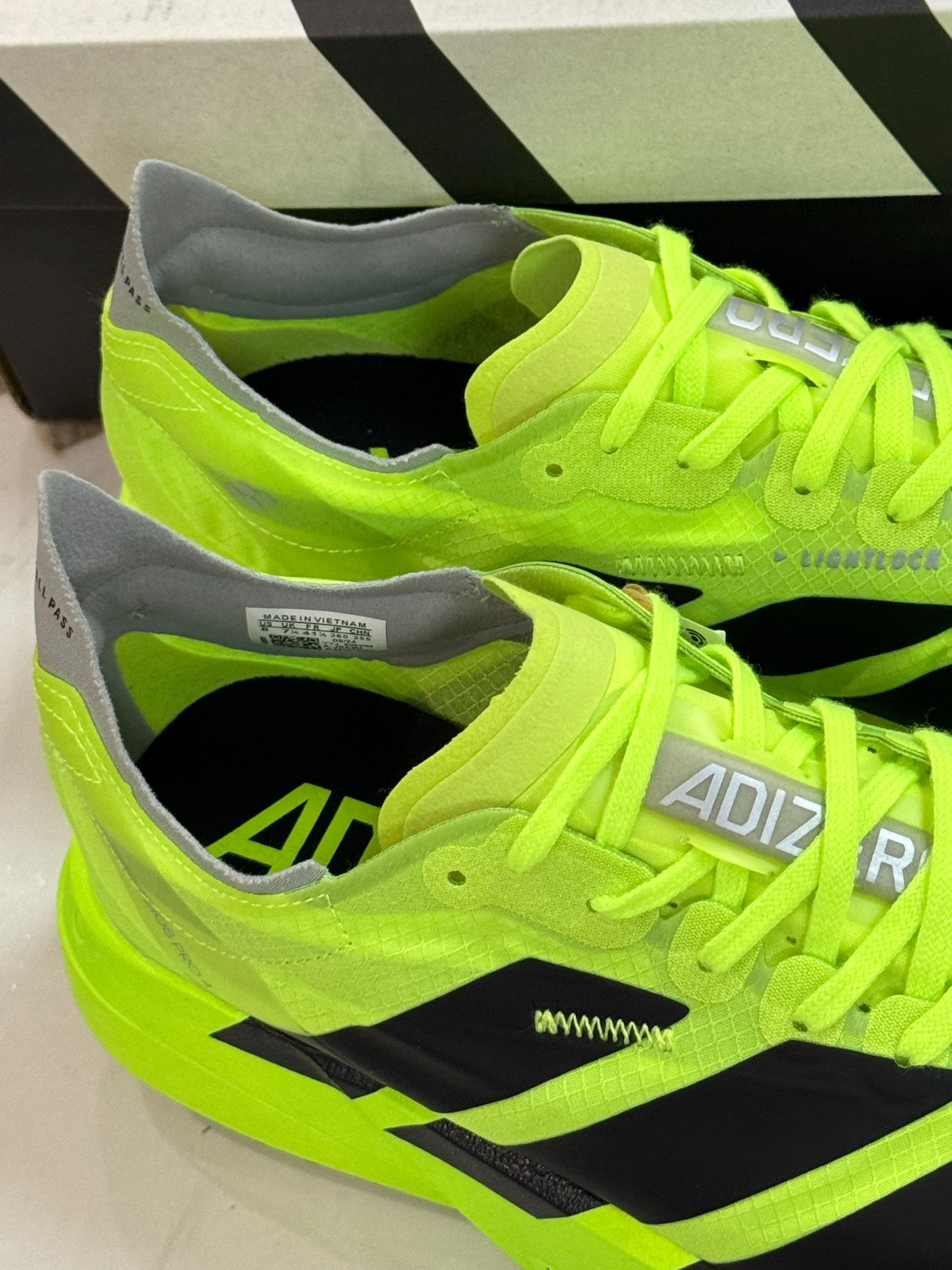 标准品牌版： adidas Adizero Adios Pro 4 Running Shoes - Solar Yellow / Core Black