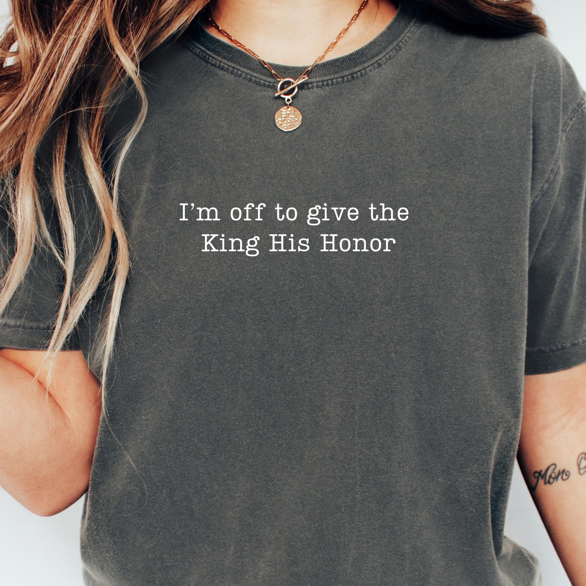 I'm Off To Give the King His Honor,Faith Joke Shirt,Jesus Humor Tshirt,Church Women,Bible Lover Top,Trendy Church T-shirt,Aesthetic Jesus